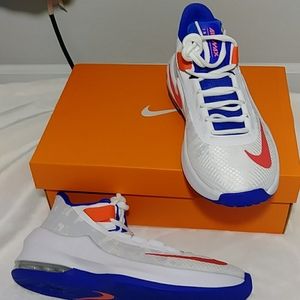 New nike shoes size 5